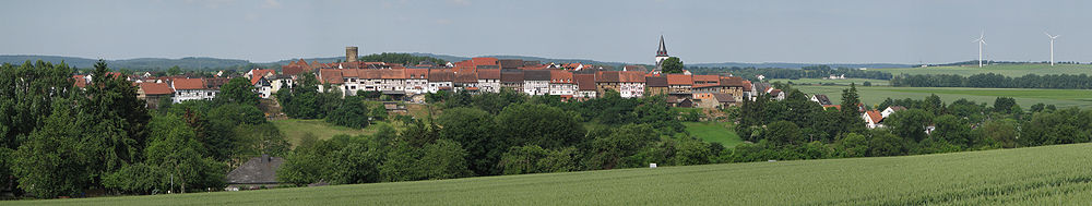 Ortsansicht von Walsdorf mit Scheunenfront (2009).
