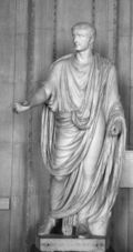 Marmor-Statue des Tiberius, gefunden auf Capri, heute im Louvre
