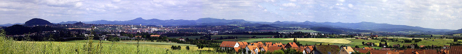Blick vom Schulzenberg über Fulda auf die Rhön