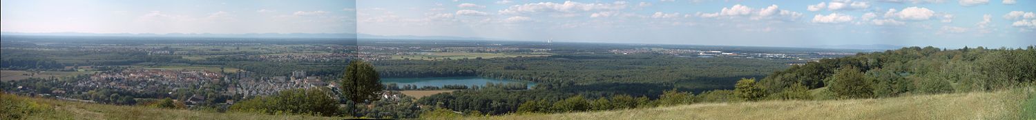 Panorama vom Michaelsberg: West bis Nord, mit Weitblick auf den Pfälzer Wald