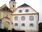 Pfarrhof und Portal zum Kirchhof