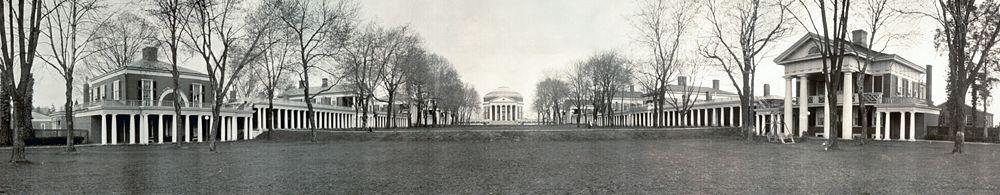 Extreme Weitwinkelaufnahme des Lawn im Herzen der University of Virginia im Winter 1911: Die Ansicht ist bis heute fast unverändert.