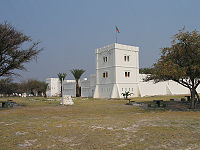 Fort Namutoni Aussenansicht.jpg