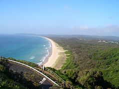 Tallow Beach bei Byron Bay. Der Arakwal-Nationalpark ist rechts zu sehen.