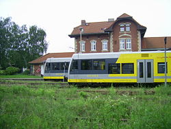 Züge im Bahnhof Naumburg Ost