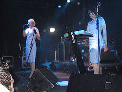 Client bei ihrem Auftritt in der Kulturfabrik Krefeld (2005)