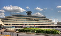 Flughafen Köln-Bonn - Terminal 1 Hauptgebäude (9054-56).jpg