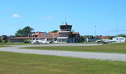 Flugplatz Langeoog: Vorfeld und Tower