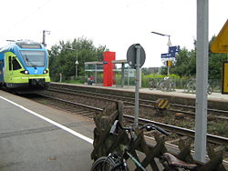 Westfalenbahn Richtung Osnabrück am Bahnsteig