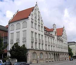 Luisen-Gymnasium Muenchen-1.jpg