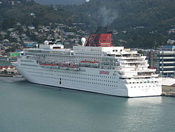 MS Pacific Dream vor Anker in Castries auf St. Lucia (2010)
