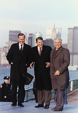 Ronald Reagan, George Bush und Michail Gorbatschow in New York