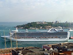 Die Ruby Princess am Kreuzfahrtschiff-Anleger in Istanbul (August 2011)