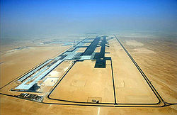 Erste Start- und Landebahn des Al Maktoum International Airport