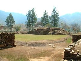 Guat2004 0426 112812ruins.JPG