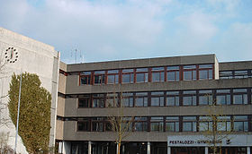 Haupteingang Pestalozzi-Gymnasium.jpg