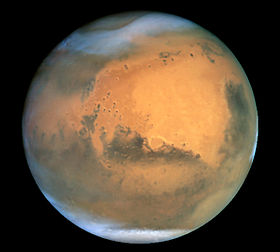 Mars in natürlichen Farben, aufgenommen mit dem Hubble-Weltraumteleskop.