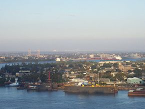 Blick von einem Frachter auf den Hafen von New Orleans