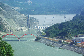 Staudamm vom Unterlauf aus gesehen
