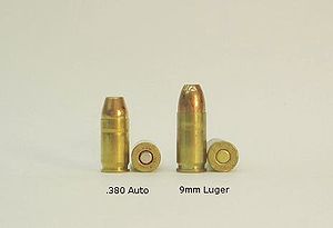 .380 ACP (links) und 9mm Luger (rechts)