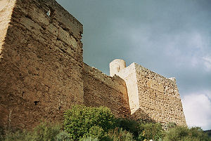 Ostseite der Burg Forna