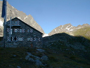 Die Darmstädter Hütte 1999 mit dem Scheibler im Hintergrund