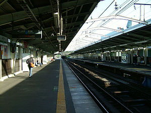 JREast-Yamate-station-platform.jpg