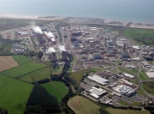 Das Kernkraftwerk Calder Hall an der Küste Cumbrias