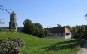 Wehrturm „Steinerner Beutel“ und Burg Waischenfeld