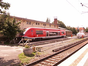 Triebwagen für die Strecke Weimar–Kranichfeld  im Bahnhofsbereich von Weimar