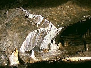 Kalksinter in hinteren Teilen der Höhle