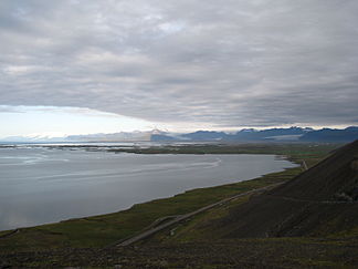 Breiðabunga (links im Hintergrund, gesehen vom Pass Almannaskarð bei Höfn
