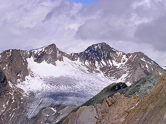 Der Große Muntanitz von der Vorderen Kendlspitze aus gesehen, davor das Gradötzkees, links der Kleine Muntanitz, rechts der Muntanitzpalfen