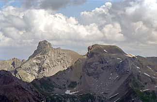 Holzgauer Wetterspitze (links) und Feuerspitze (rechts) von Südwesten