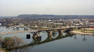 Blick über den Arkansas River nach Little Rock