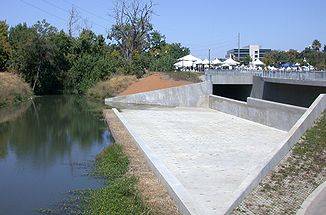 Der Guadalupe River im Stadtzentrum von San José