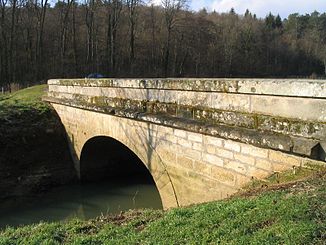 Brücke über den Fluss bei Montigny-lès-Cherlieu
