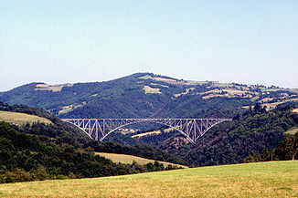 Eisenbahnviadukt im Tal des Viaur