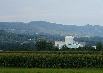 Blick auf das Kernkraftwerk Krško