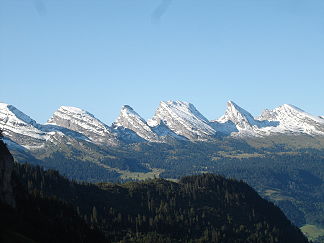 Hinterrugg, Schibestoll, Zuestoll, Brisi, Frümsel und Selun (v.l.n.r.) aufgenommen unterhalb des Rotsteinpasses