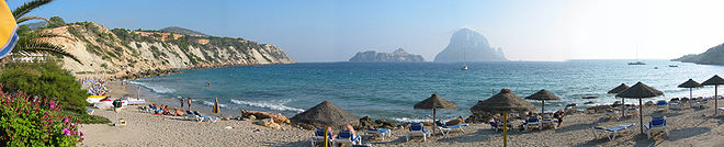 Cala d’Hort auf Ibiza mit Blick auf Es Vedra