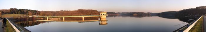 Panoramaansicht, vom Staudamm aus gesehen.