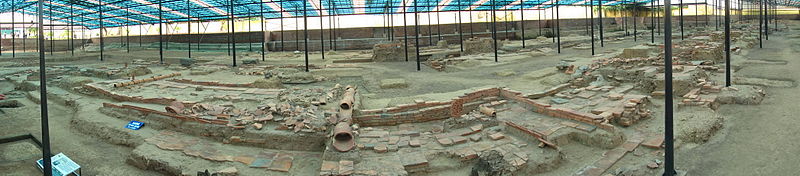 Überdachte Ausgrabungsstätte an der Hoàng Diệu 18