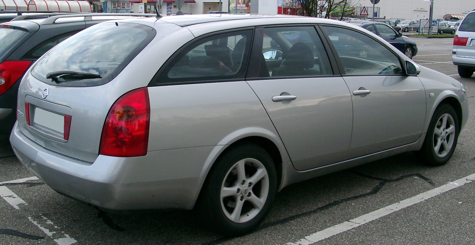 Nissan Primera P12