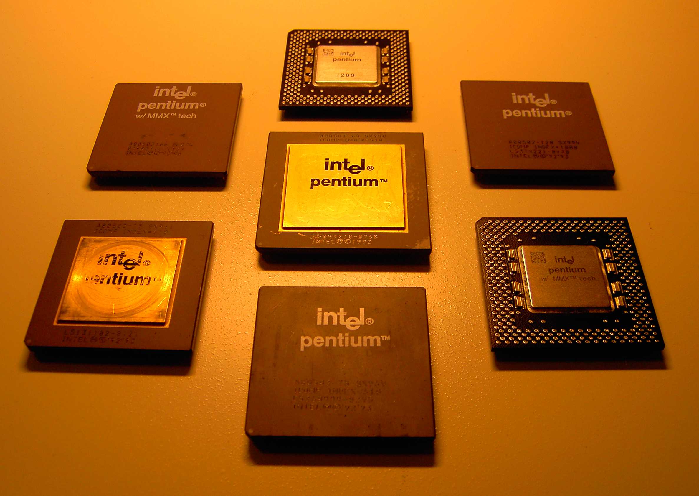 Пентиум 1. Pentium 1. ПК Intel Pentium Pro. Первый пентиум. Pentium Pro черный.